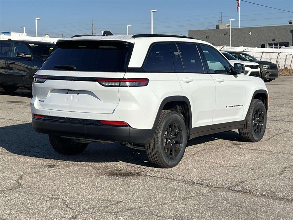 New 2025 Jeep Grand Cherokee Laredo Sport Utility