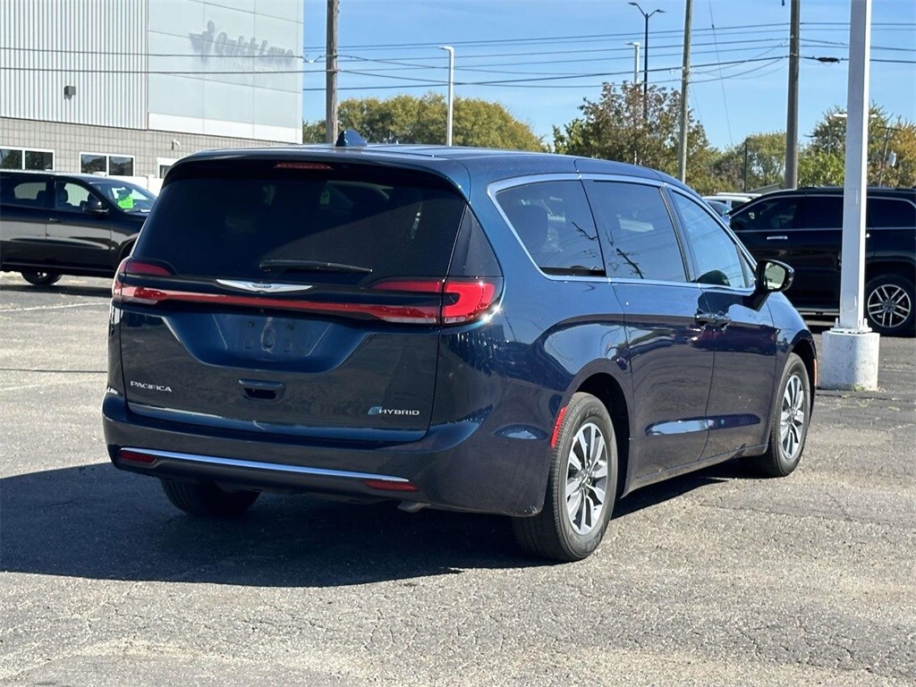 2022 Chrysler Pacifica Hybrid Touring L photo 4