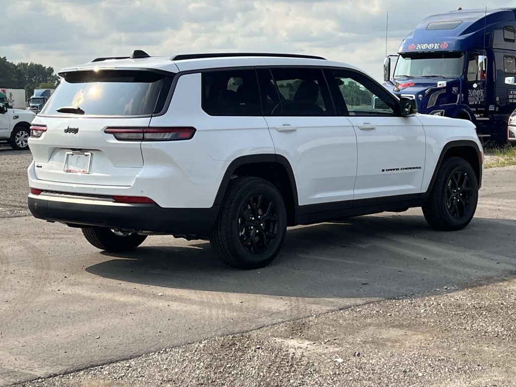 New 2026 Jeep Grand Cherokee L Laredo Sport Utility