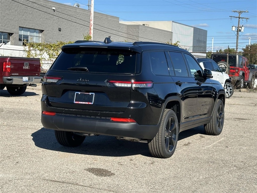 New 2025 Jeep Grand Cherokee L Laredo Sport Utility
