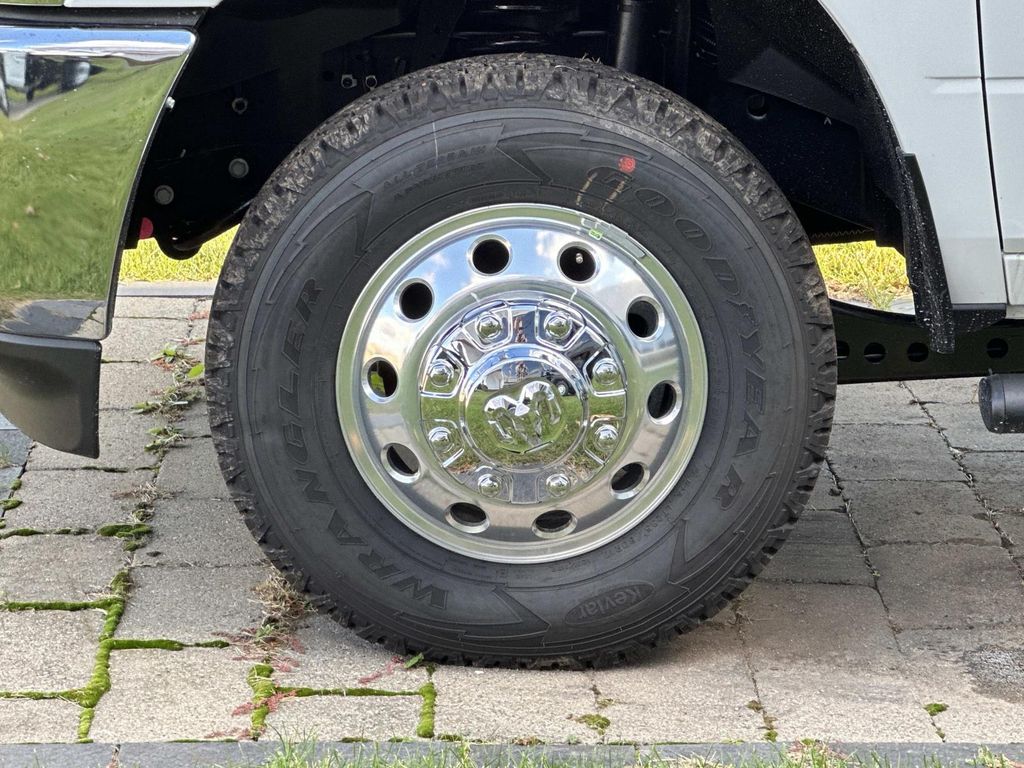 2026 RAM 3500 Chassis Tradesman - Photo 8