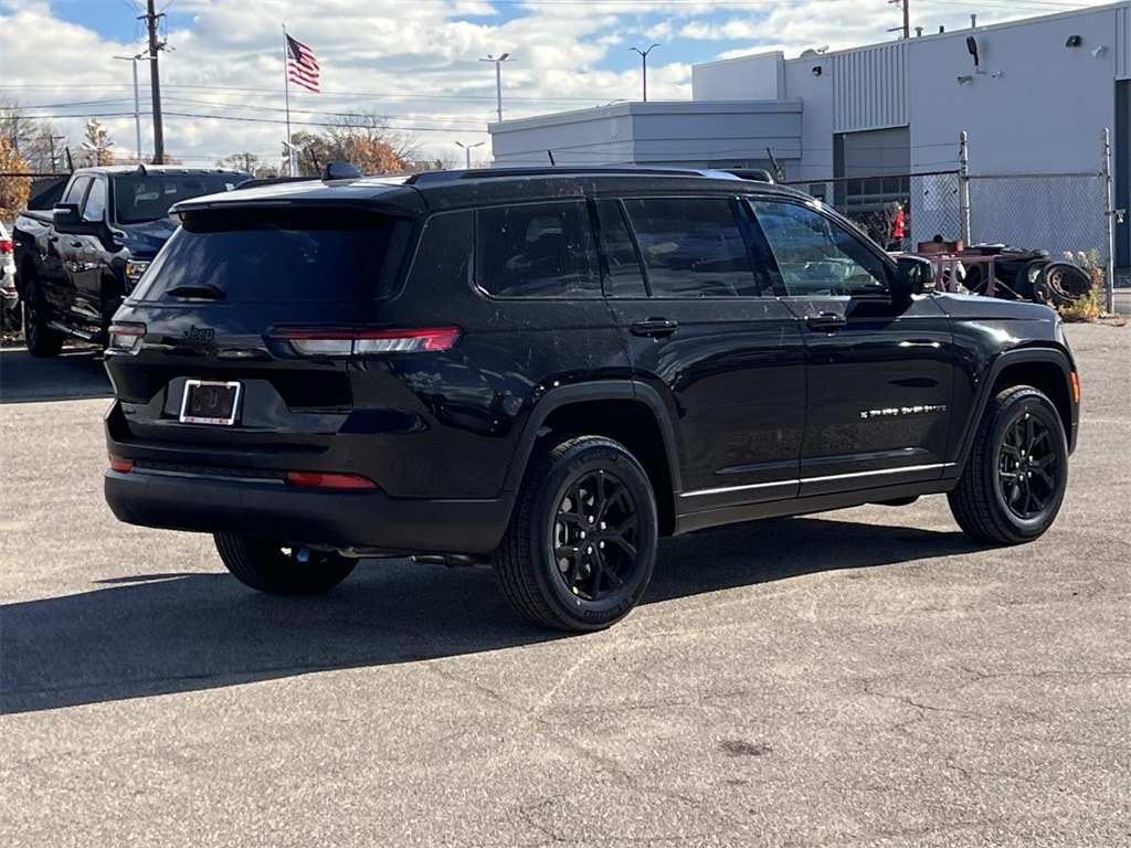 New 2025 Jeep Grand Cherokee L Laredo Sport Utility