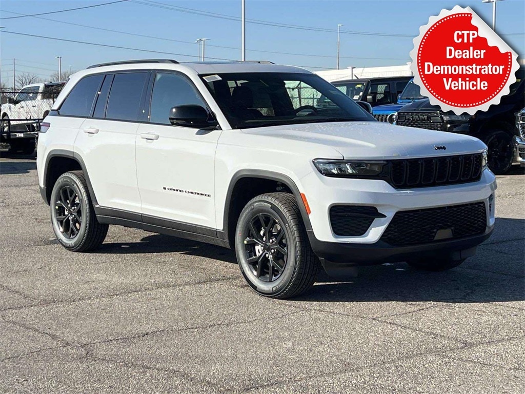 New 2025 Jeep Grand Cherokee Laredo Sport Utility