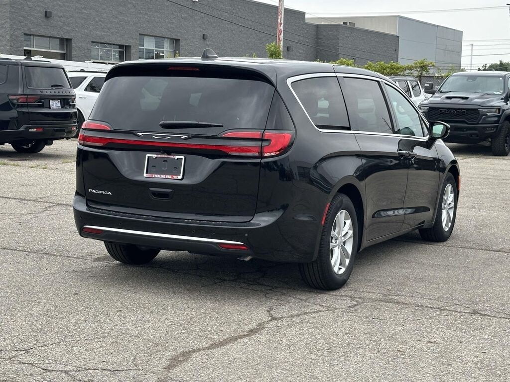 New 2027 Chrysler Pacifica Select Passenger Van