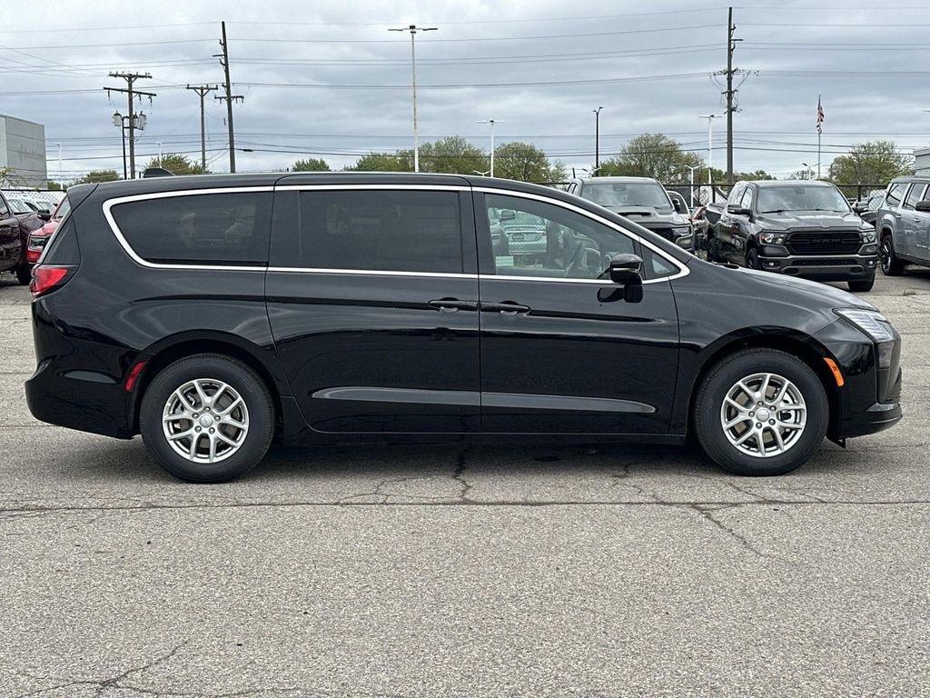 New 2027 Chrysler Pacifica Select Passenger Van
