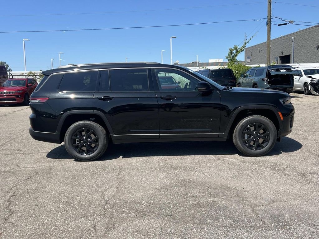New 2026 Jeep Grand Cherokee L Laredo Sport Utility