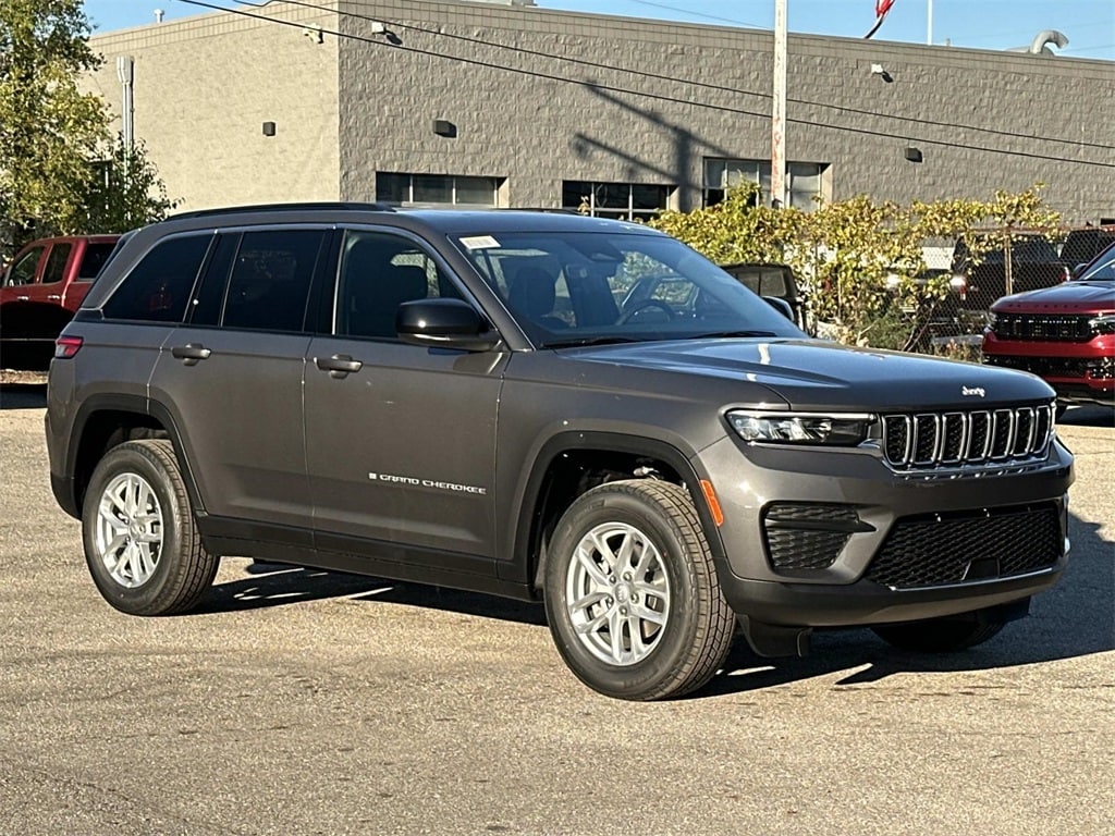New 2025 Jeep Grand Cherokee Laredo Sport Utility
