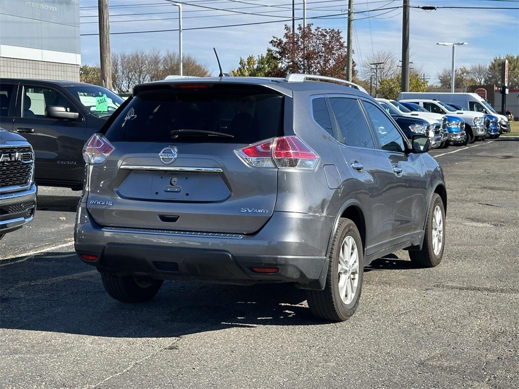2016 Nissan Rogue SV photo 3