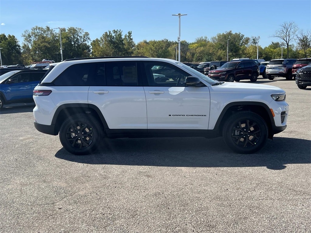 New 2025 Jeep Grand Cherokee Laredo Sport Utility