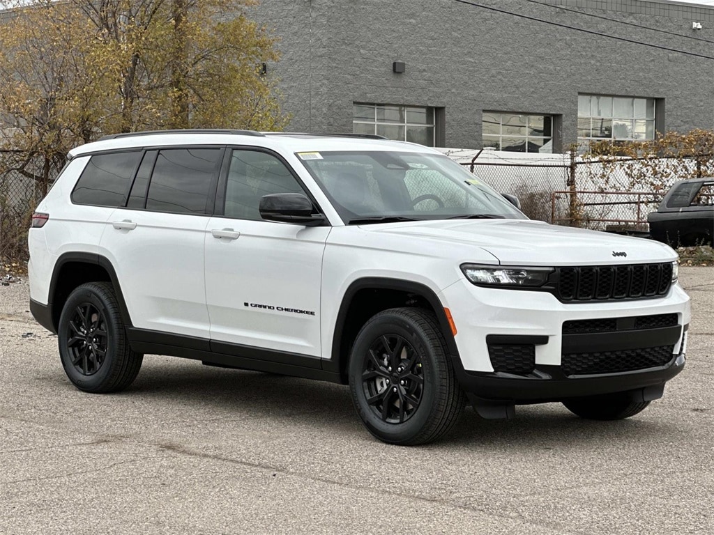 2025 Jeep Grand Cherokee L Altitude's photo