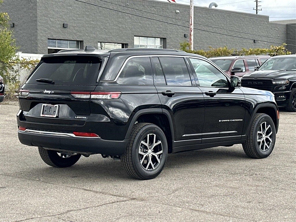 2025 Jeep Grand Cherokee Limited photo 3