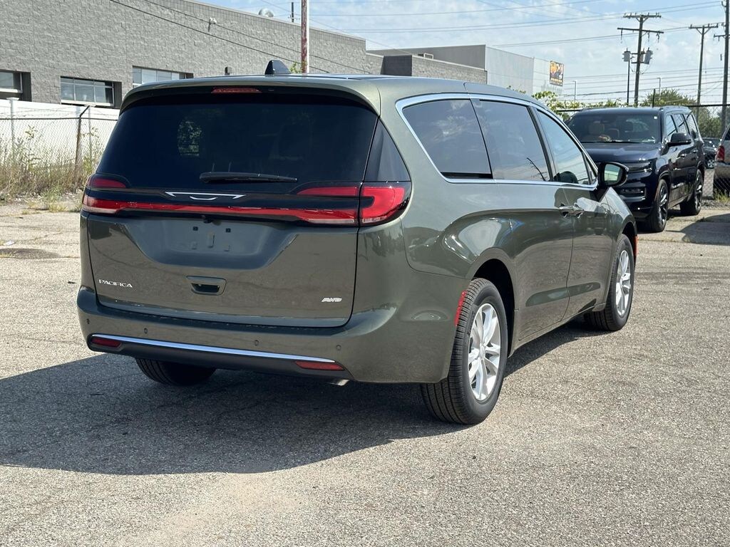 New 2027 Chrysler Pacifica Select Passenger Van
