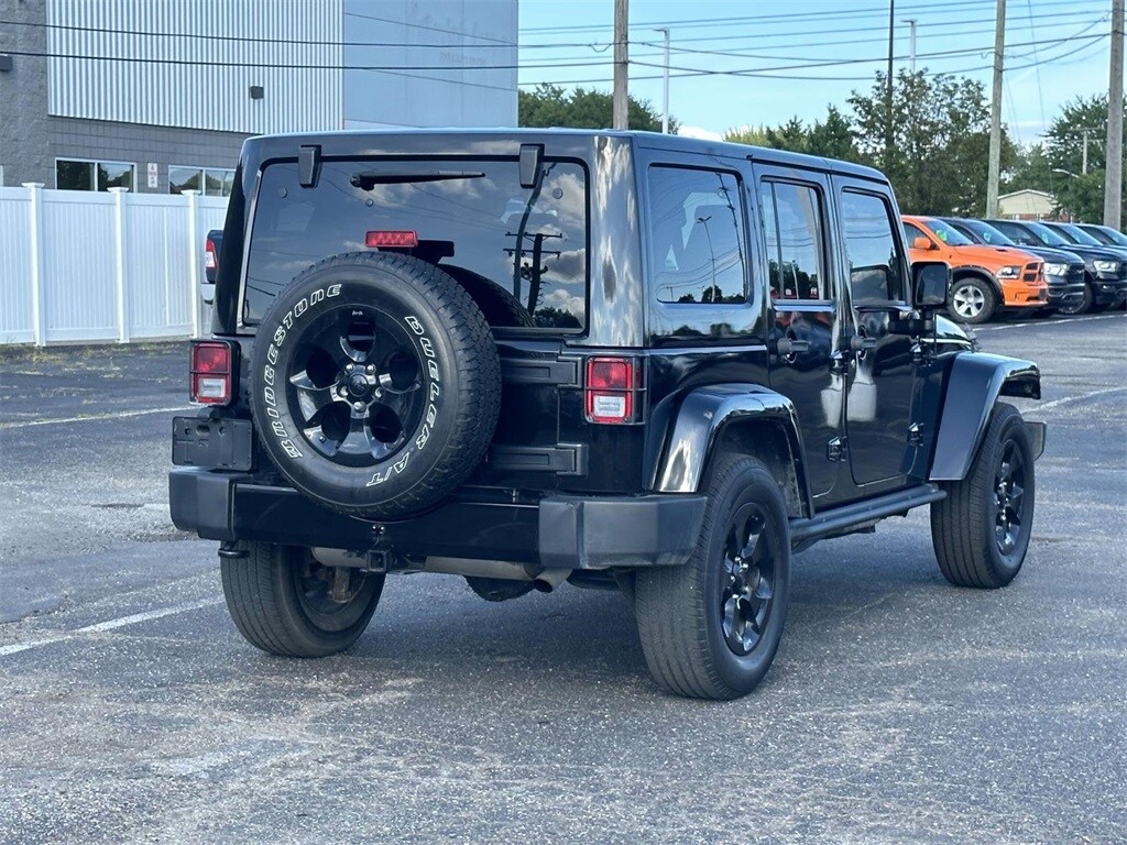 2015 Jeep Wrangler Unlimited Sahara photo 4
