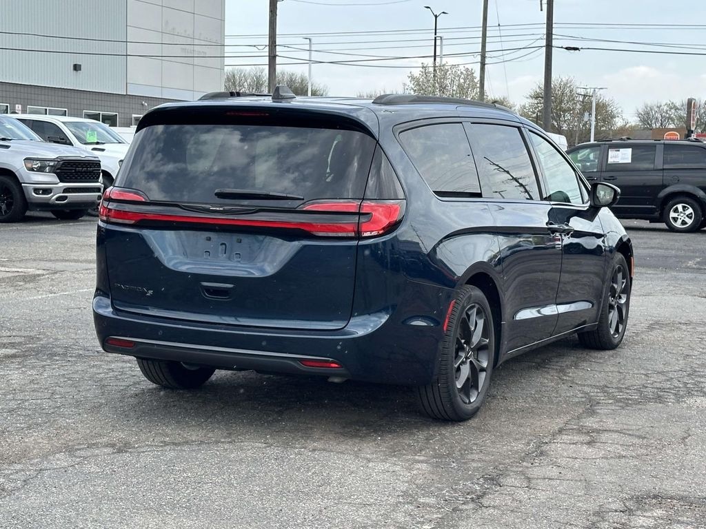 Used 2023 Chrysler Pacifica