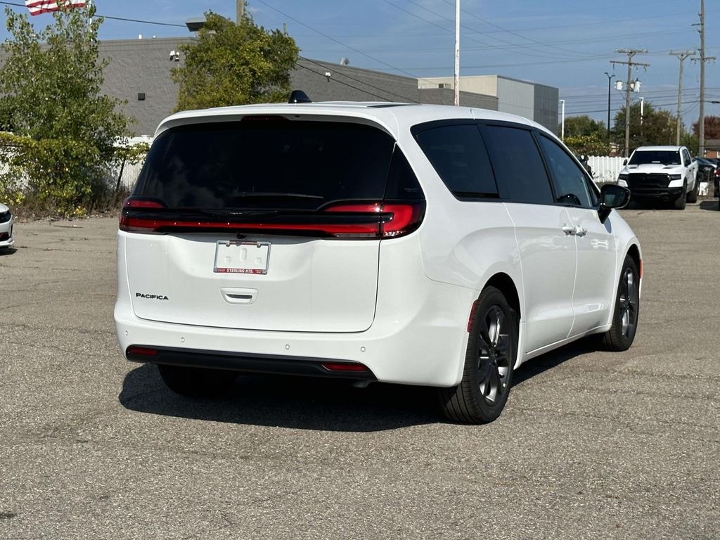 New 2026 Chrysler Pacifica Select Passenger Van