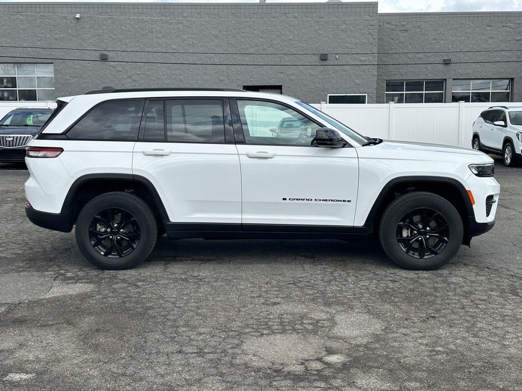 Used 2024 Jeep Grand Cherokee