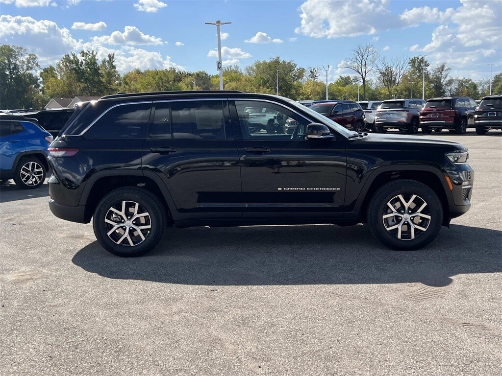 2025 Jeep Grand Cherokee Limited photo 2