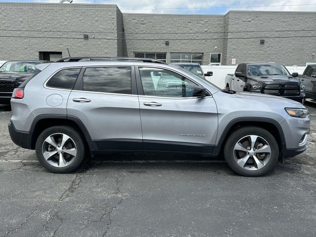 Used 2022 Jeep Cherokee Limited with VIN 1C4PJMDX9ND515556 for sale in Sterling Heights, MI