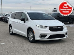 2026 Chrysler Pacifica Select Passenger Van