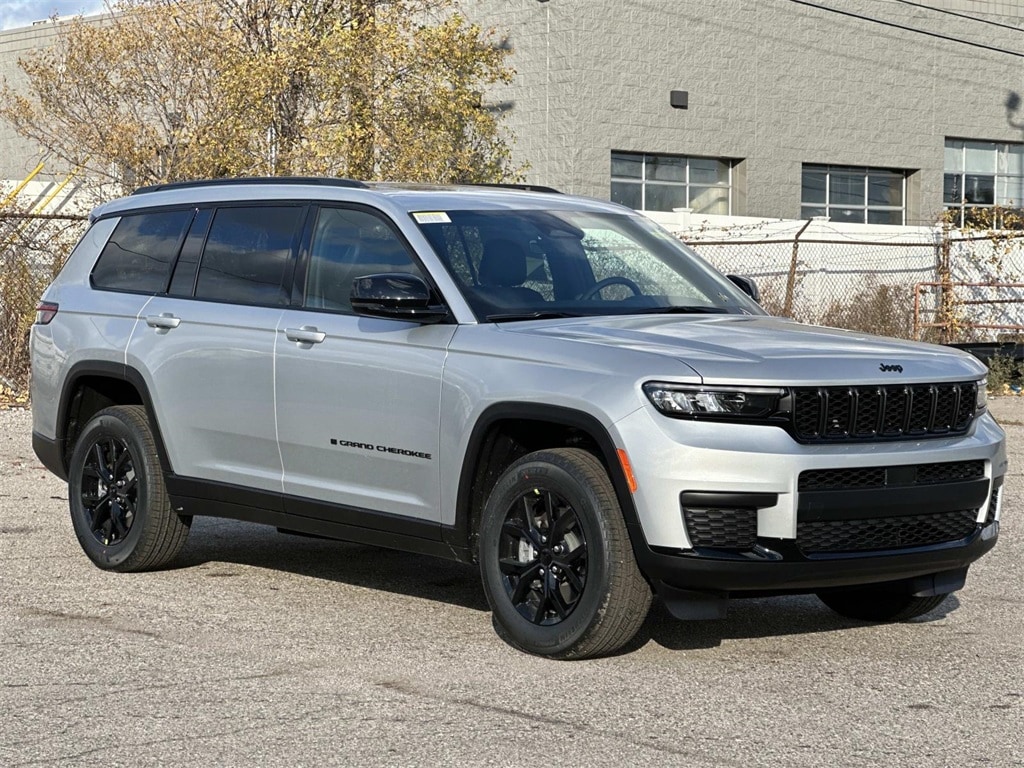 2025 Jeep Grand Cherokee L Altitude's photo