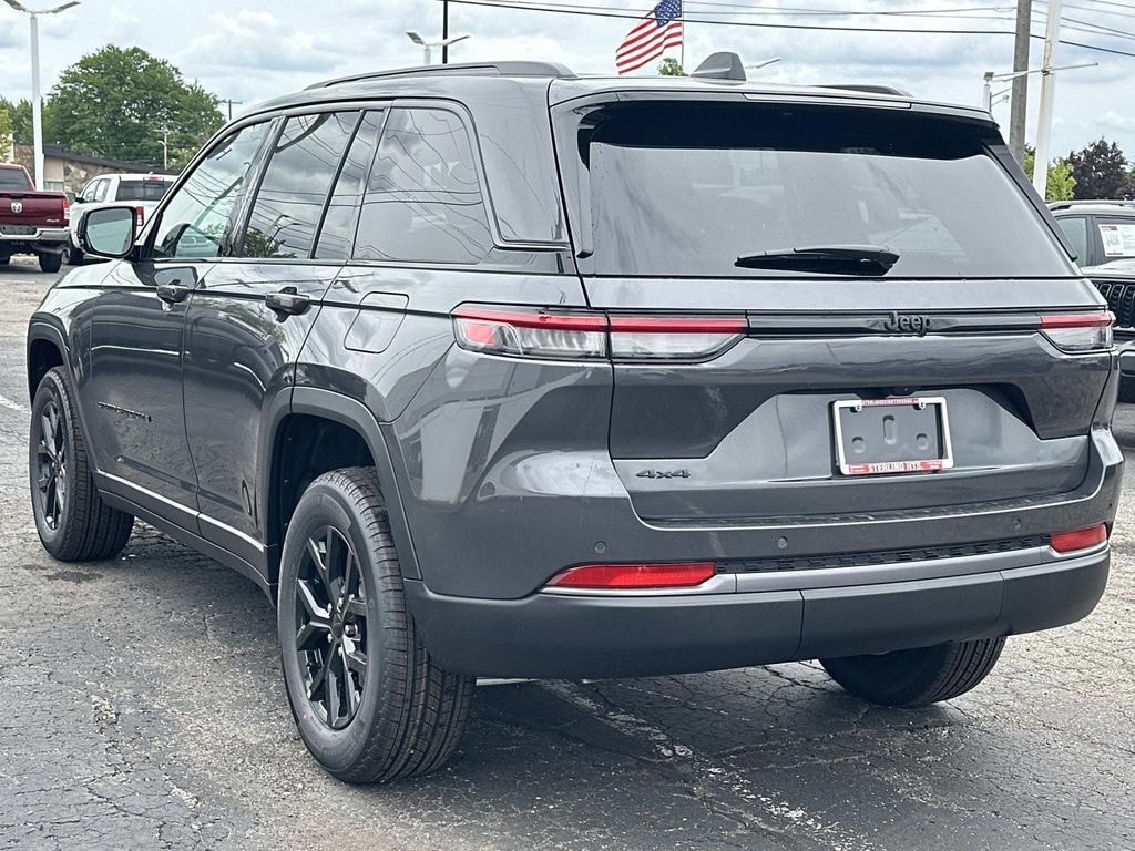 New 2026 Jeep Grand Cherokee Laredo Sport Utility