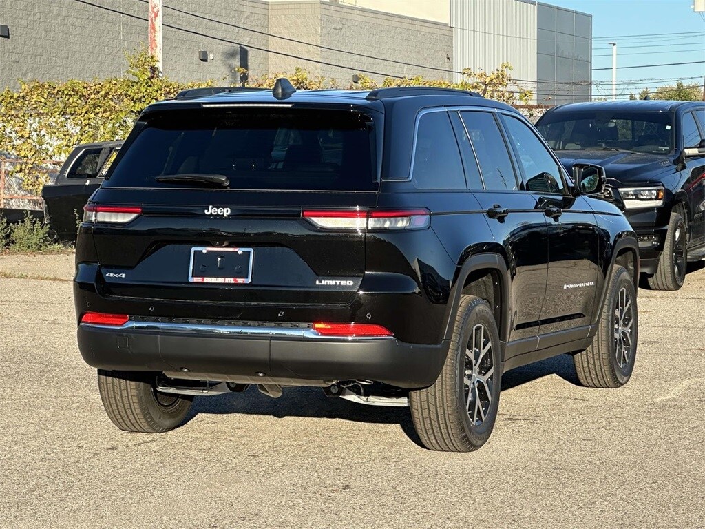 2025 Jeep Grand Cherokee Limited photo 3