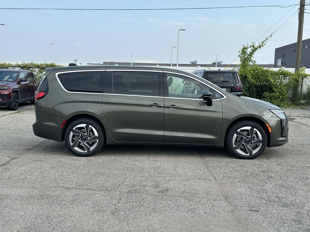 New 2027 Chrysler Pacifica Limited Passenger Van