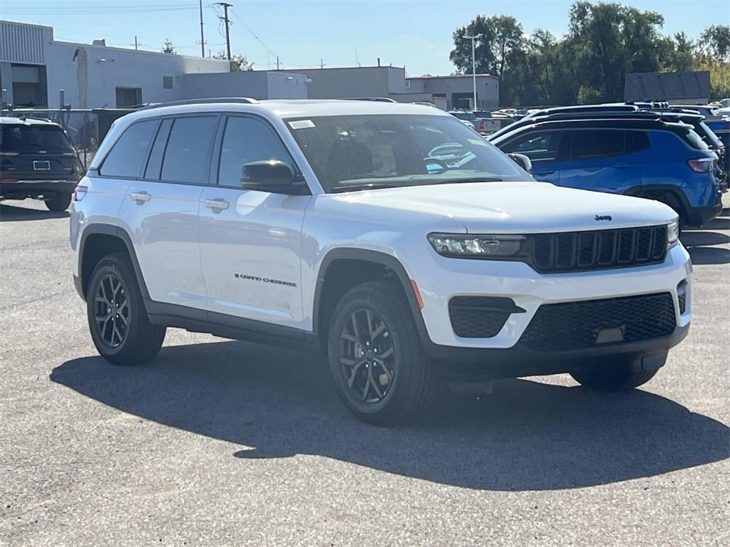 New 2025 Jeep Grand Cherokee Laredo Sport Utility
