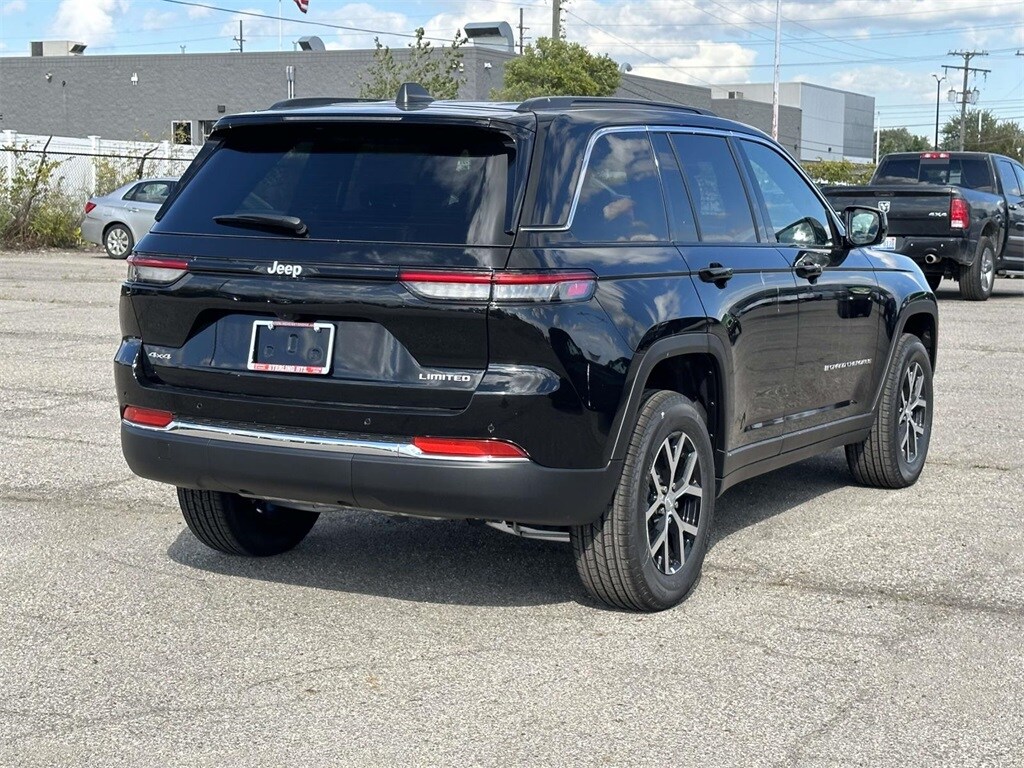 2025 Jeep Grand Cherokee Limited photo 3