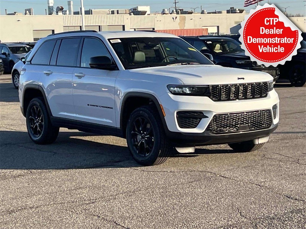 New 2025 Jeep Grand Cherokee Laredo Sport Utility