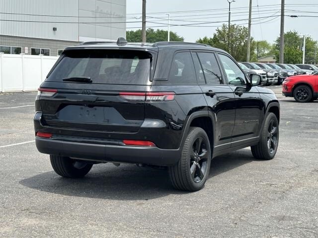 2023 Jeep Grand Cherokee Limited photo 3