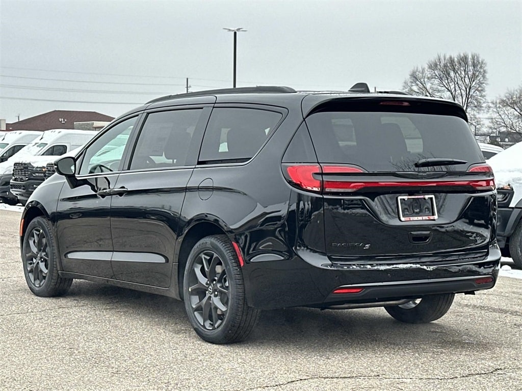 New 2026 Chrysler Pacifica Select Passenger Van