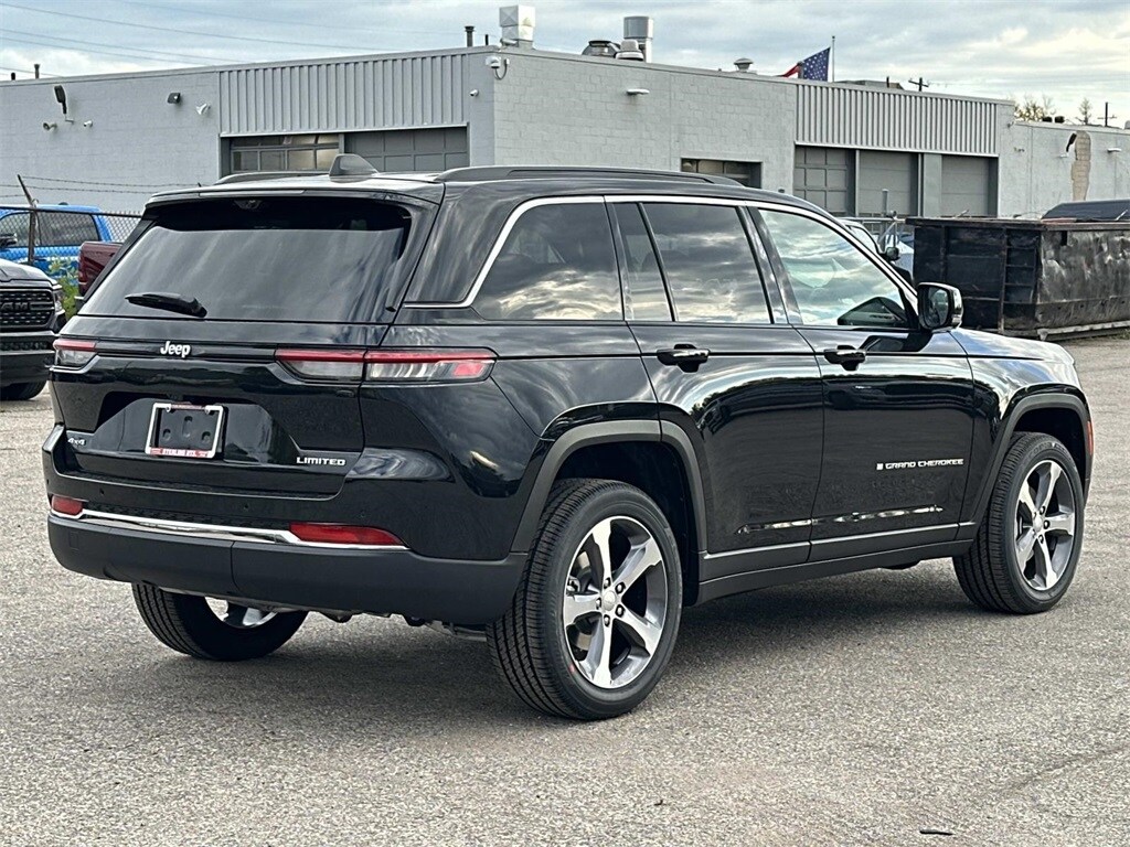 2025 Jeep Grand Cherokee Limited photo 2