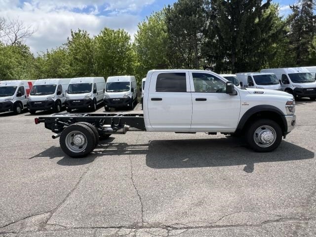 2025 Ram 5500 Tradesman photo 2
