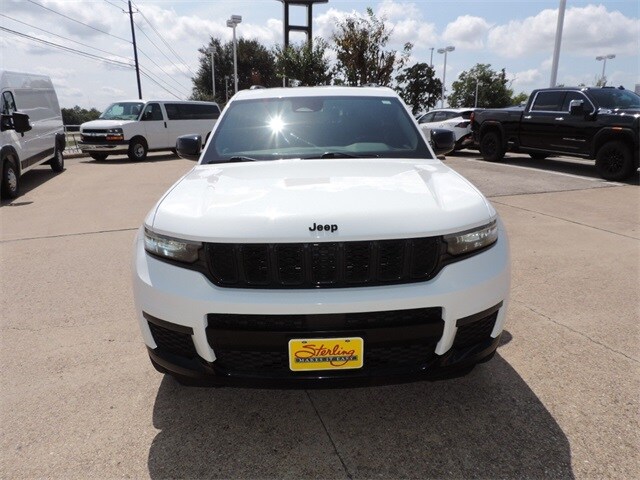 2021 Jeep Grand Cherokee Altitude photo 2
