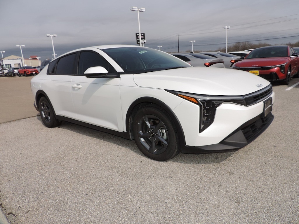 New 2025 Kia K4 LXS Sedan