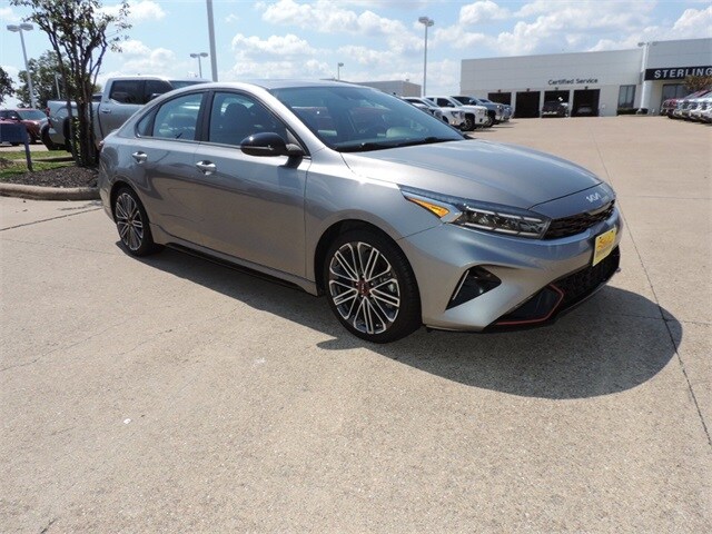 2023 Kia Forte GT photo 2