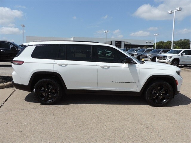 2021 Jeep Grand Cherokee Altitude photo 4