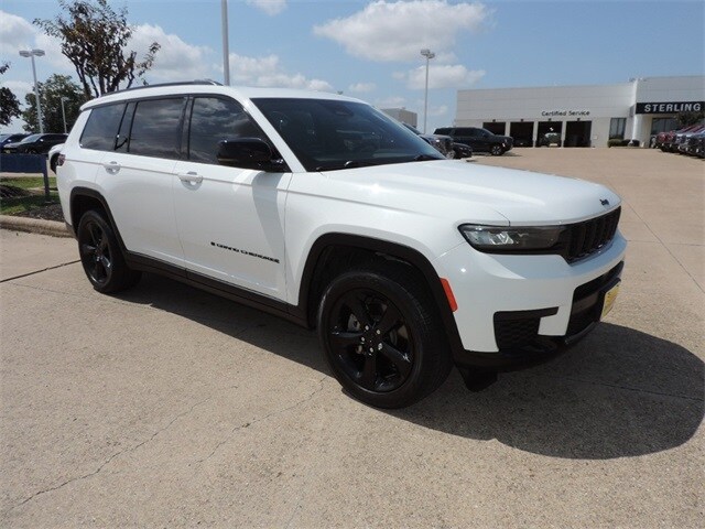 2021 Jeep Grand Cherokee Altitude photo 3
