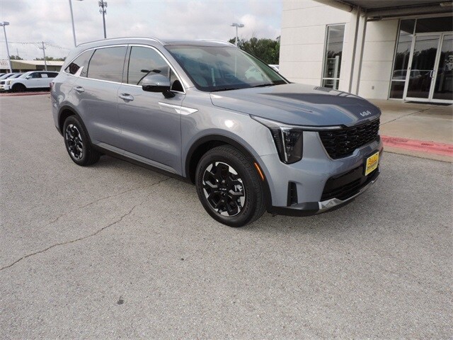 2025 Kia Sorento S photo 3