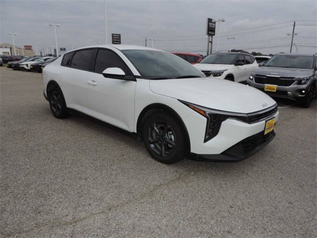 New 2025 Kia K4 LXS Sedan