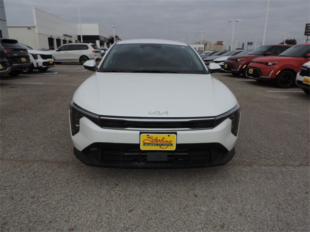 New 2025 Kia K4 LXS Sedan