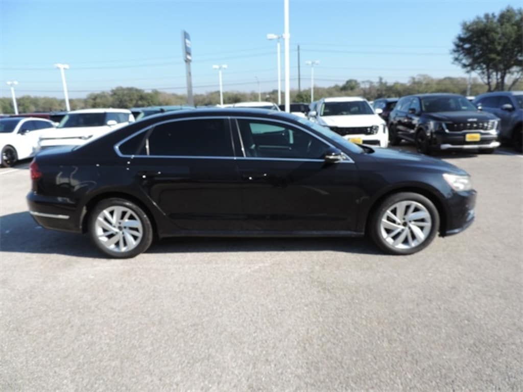 Used 2018 Volkswagen Passat 2.0T SE Sedan