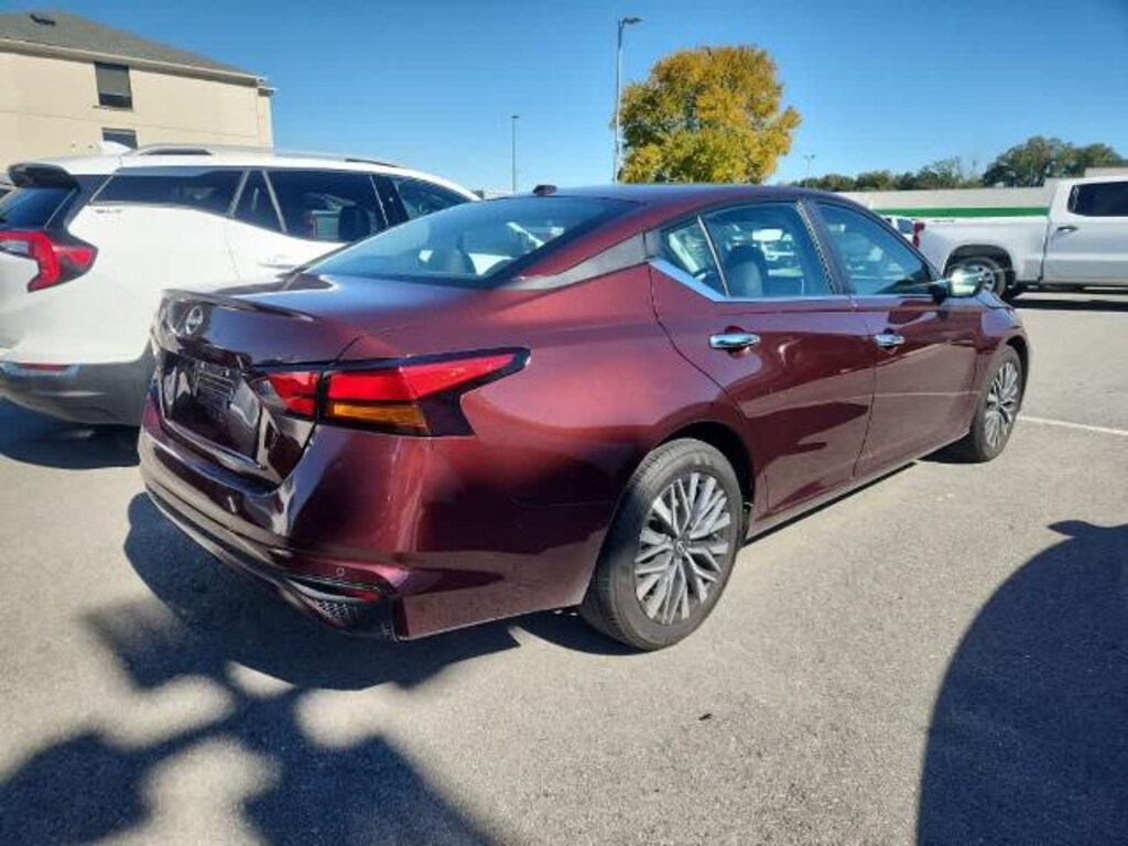 Used 2025 Nissan Altima SV Sedan