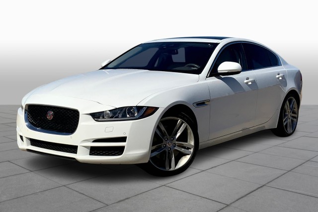 2017 Jaguar XE Prestige's photo