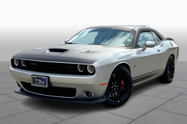 2021 Dodge Challenger R/T's photo