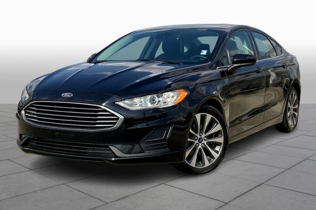 2019 Ford Fusion SE's photo