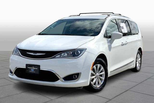 2018 Chrysler Pacifica Touring L's photo