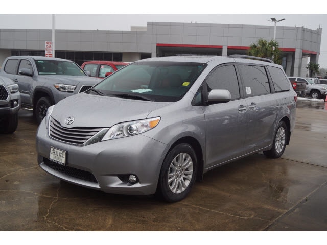 2017 Toyota Sienna XLE