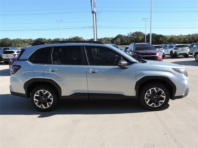 2025 Subaru Forester Premium photo 3